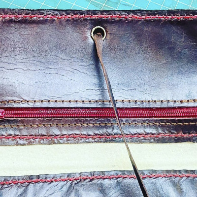 Tabaquera cierre cordel